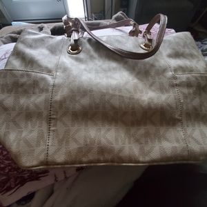 MK PURSE LIKE NEW